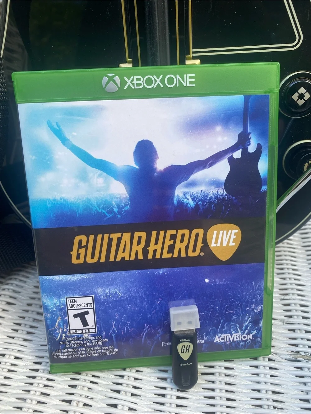 X Box 1 2Wireless Dual Guitar Controllers, Guitar Hero Live, 1 dongle, 2 straps - Picture 2 of 16